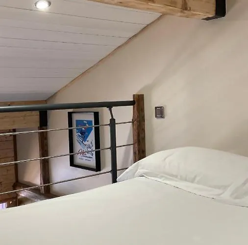 Mezzanine Centre *